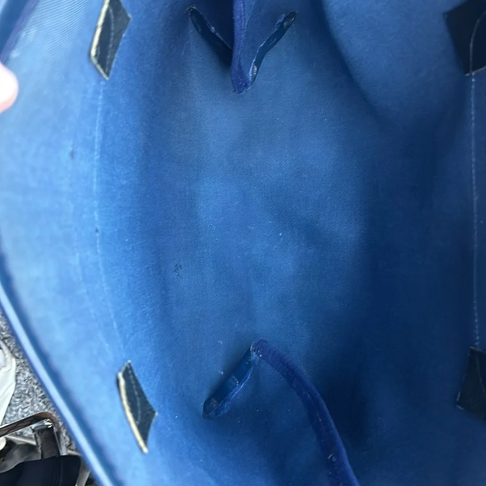 ❌SOLD❌GUCCI⚡️⚡️GG Supreme Coated Navy Tote - Picture 12 of 17